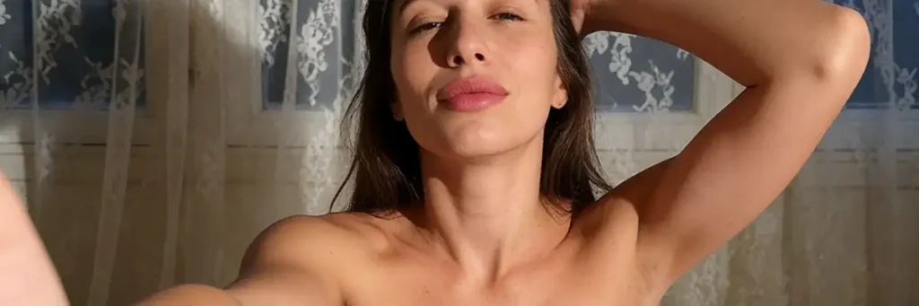 hot Italian woman on sex webcam